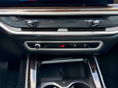 Used 2026 BMW X7 xDrive40i AWD/4WD image 32