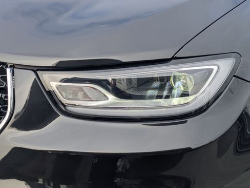 Used 2023 Chrysler Pacifica Limited w/ Uconnect Theater Family Group image 12