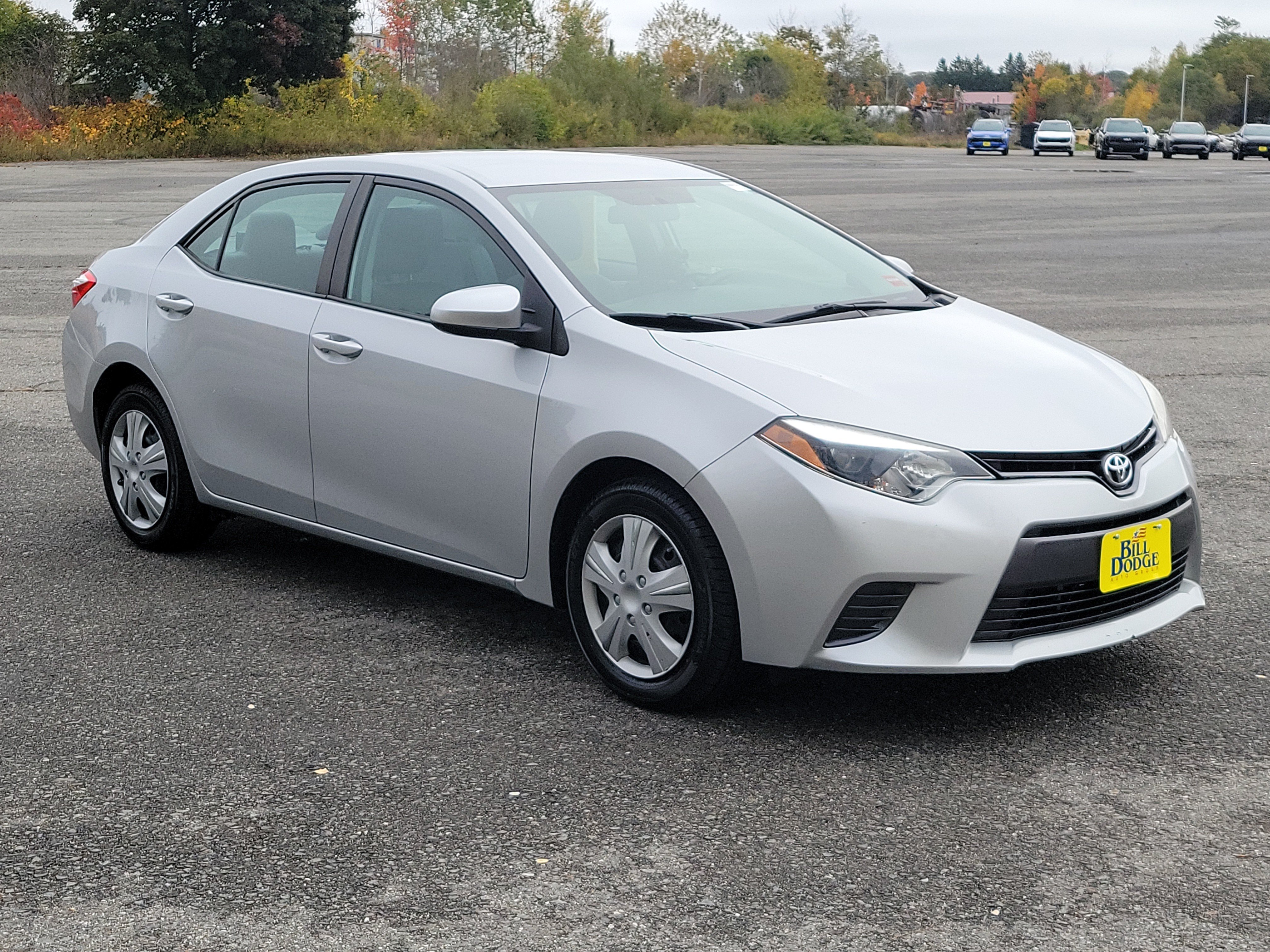 Used 2015 Toyota Corolla LE FWD image 3