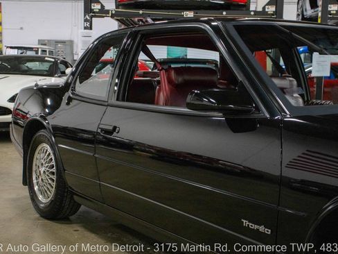 Used 1988 Oldsmobile Toronado Trofeo image 24