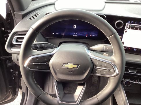Used 2025 Chevrolet Traverse LT AWD/4WD image 18