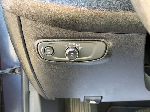 Used 2019 Chevrolet Equinox LS image 18