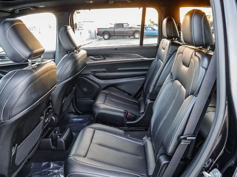 Certified 2024 Jeep Grand Cherokee L Limited w/ Luxury Tech Group II image 23