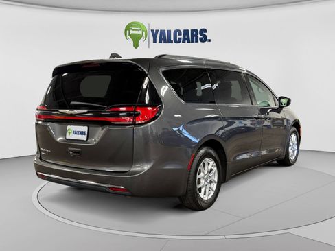 Used 2022 Chrysler Pacifica Touring-L FWD image 5