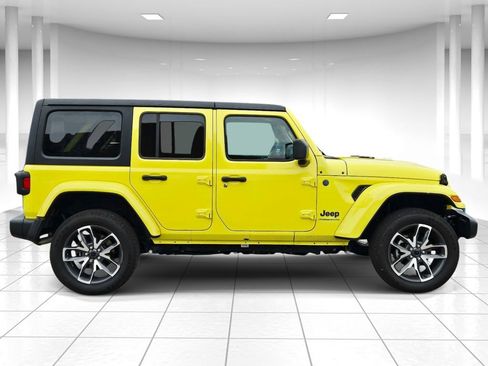 Certified 2024 Jeep Wrangler Unlimited w/ Convenience Group AWD/4WD image 2