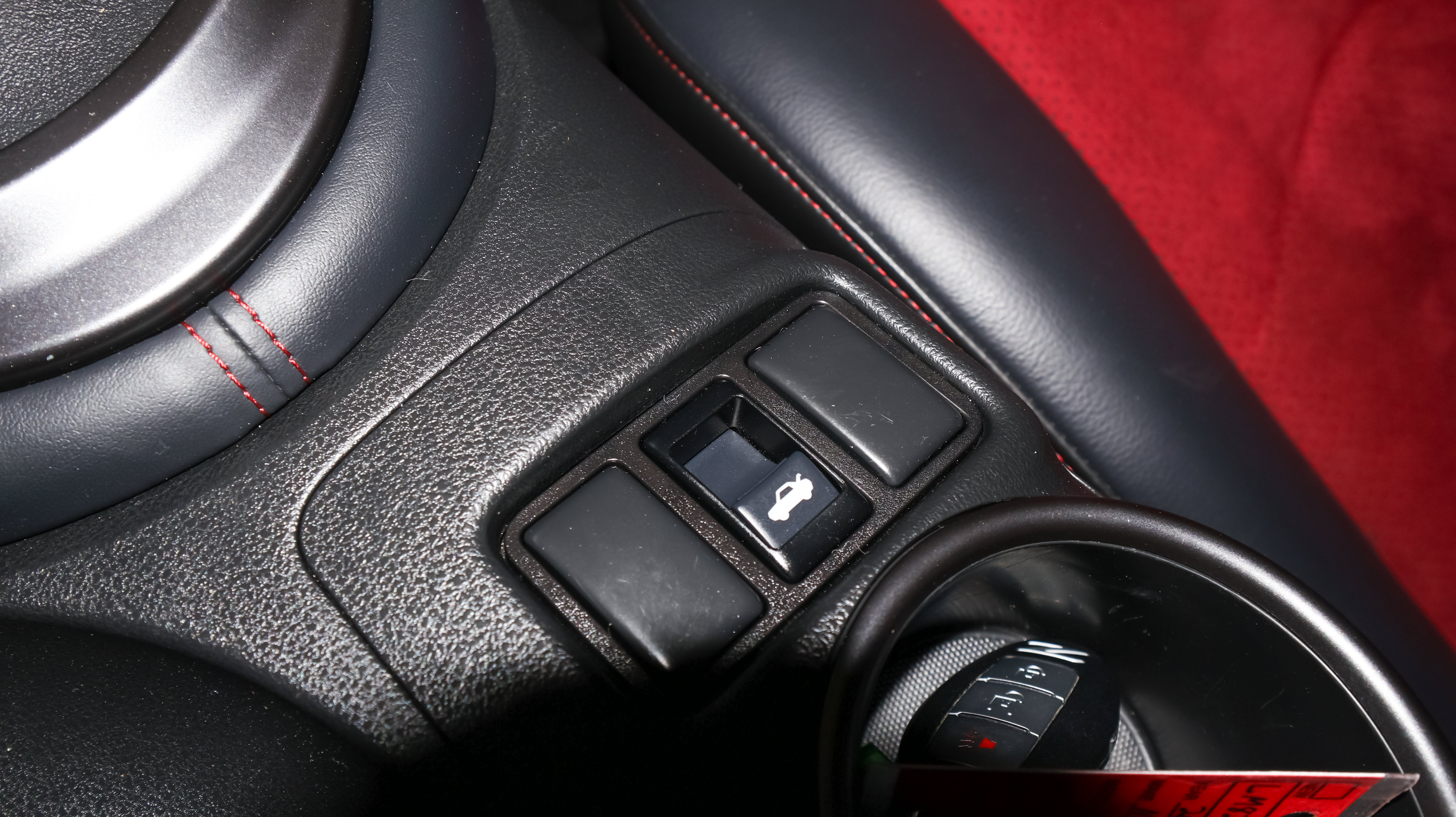 Used 2020 Nissan 370Z NISMO RWD image 28