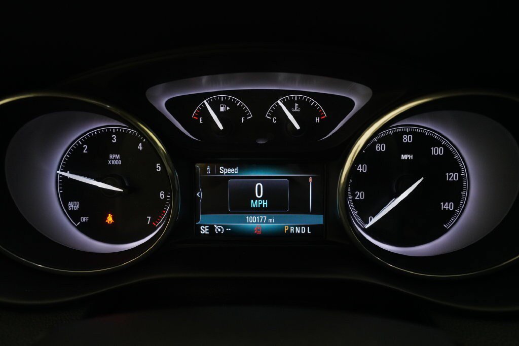Used 2019 Buick Envision Essence FWD image 2