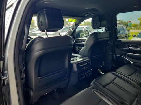 Used 2024 Jeep Wagoneer Series II w/ Flexible Seating Group RWD image 15