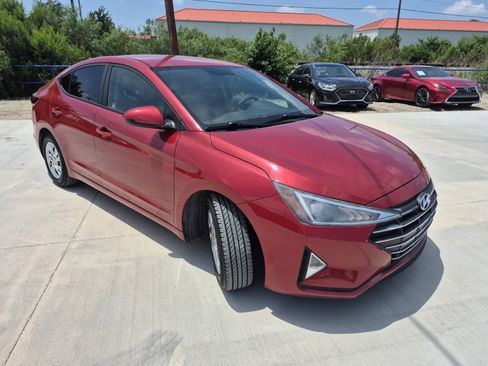 Used 2019 Hyundai Elantra SE w/ Cargo Package FWD image 4