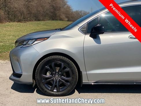 Used 2024 Toyota Sienna XSE FWD image 10
