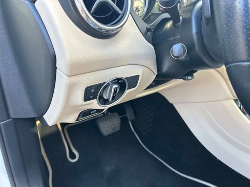 Used 2017 Mercedes-Benz GLA 250 4MATIC image 20