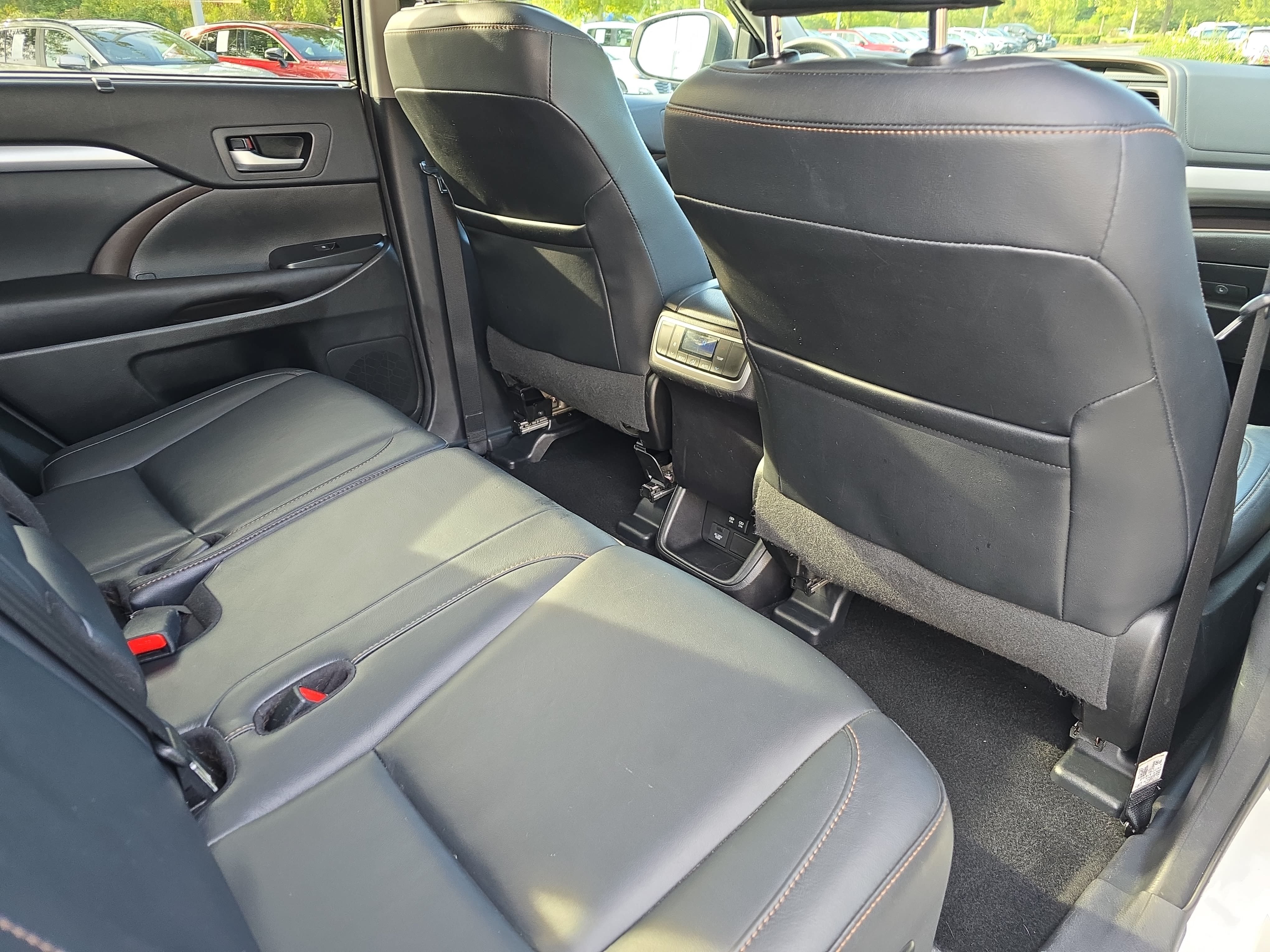 Used 2017 Toyota Highlander XLE AWD/4WD image 11