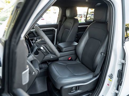 Used 2023 Land Rover Defender 110 V8 image 13