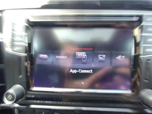 Used 2017 Volkswagen Jetta GLI image 28