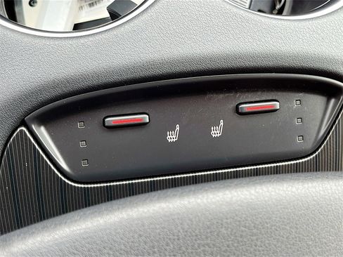 Used 2024 Toyota Venza XLE image 21