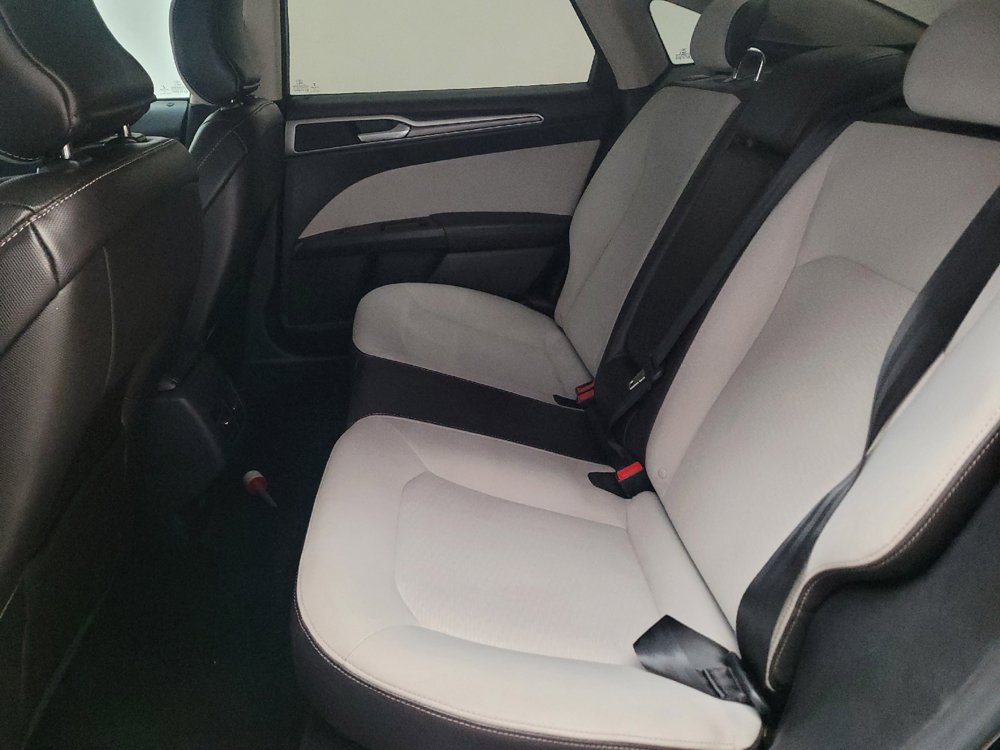Used 2019 Ford Fusion SE w/ Equipment Group 151A FWD image 18