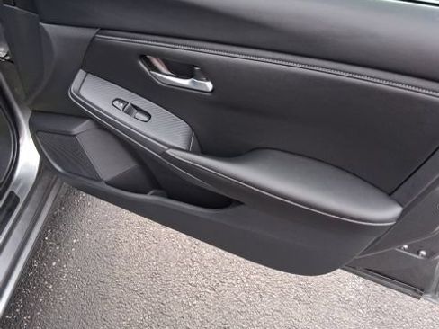 Used 2025 Nissan Sentra SV FWD image 28
