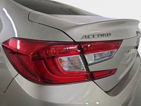 Used 2018 Honda Accord Touring image 32