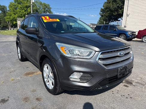 Used 2017 Ford Escape SE w/ Equipment Group 201A FWD image 4