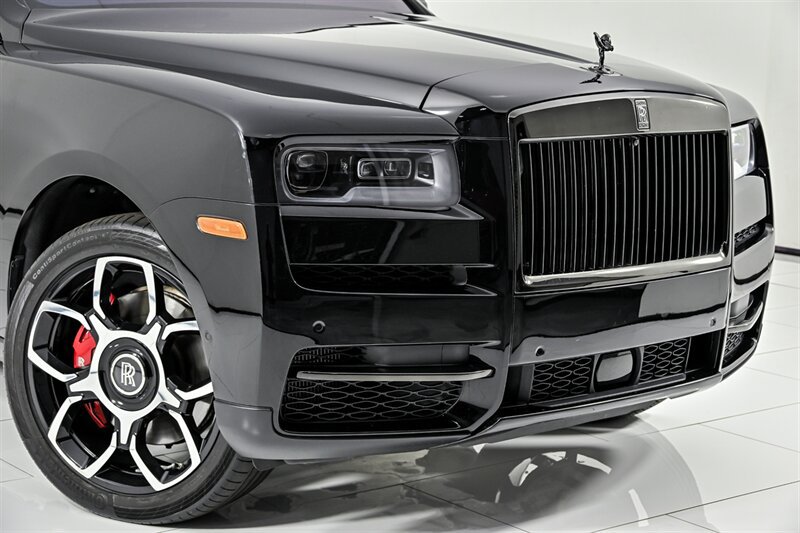 Used 2023 Rolls-Royce Cullinan Black Badge w/ Dark Exterior Package AWD/4WD image 2