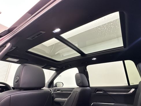 Certified 2024 GMC Acadia Elevation AWD/4WD image 23