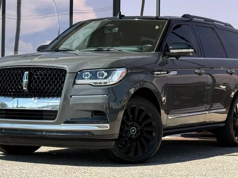 Used 2022 Lincoln Navigator Black Label AWD/4WD image 2