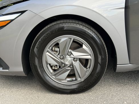 Used 2025 Hyundai Elantra SE w/ Cargo Package FWD image 13