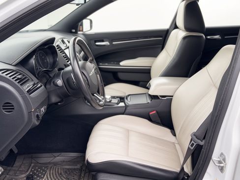Used 2020 Chrysler 300 S RWD image 5