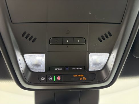 Certified 2024 Cadillac XT4 Luxury w/ Cold Weather Package image 31