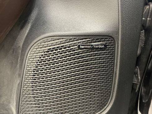 Used 2021 Chrysler Pacifica Limited w/ Uconnect Theater Family Group AWD/4WD image 34
