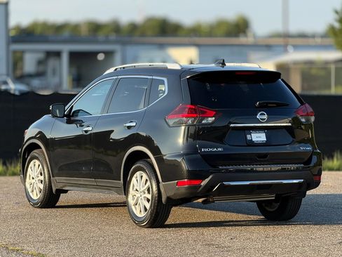 Used 2018 Nissan Rogue SV w/ Sun & Sound Touring Package AWD/4WD image 10