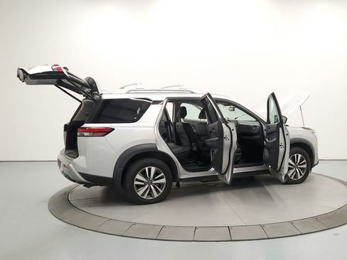 Used 2022 Nissan Pathfinder SL AWD/4WD image 15