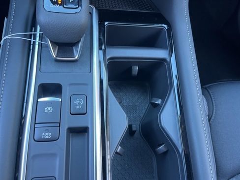 New 2025 Nissan Pathfinder SV image 18