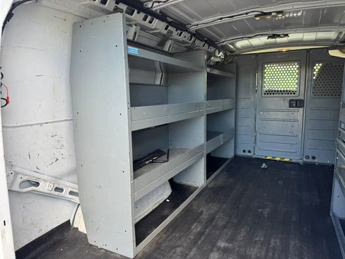 Used 2015 Chevrolet Express 2500 image 17