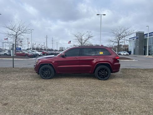 Used 2019 Jeep Grand Cherokee Altitude image 2