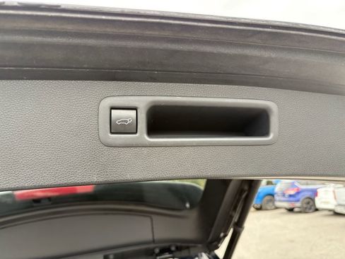 Used 2020 Toyota Highlander Limited image 15