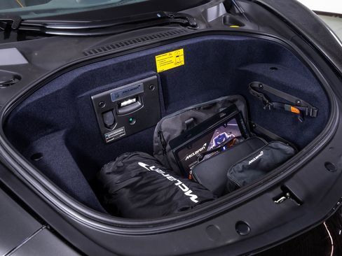 Used 2025 McLaren Artura Spider image 25