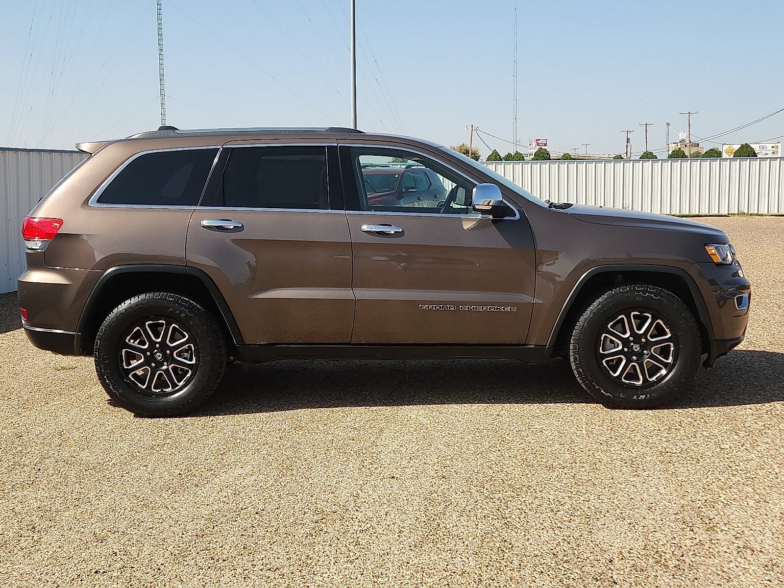 Used 2017 Jeep Grand Cherokee Limited AWD/4WD image 5