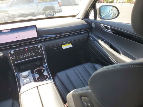 Used 2025 Genesis GV80 2.5T image 24