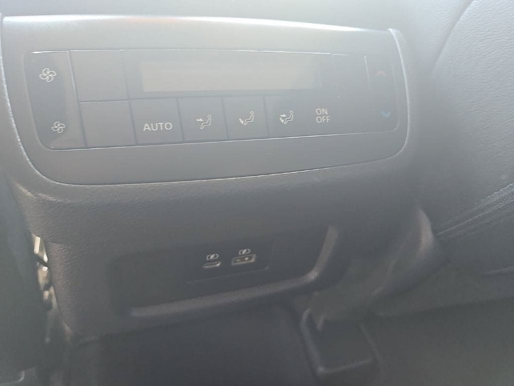 Used 2025 Nissan Pathfinder SL AWD/4WD image 23