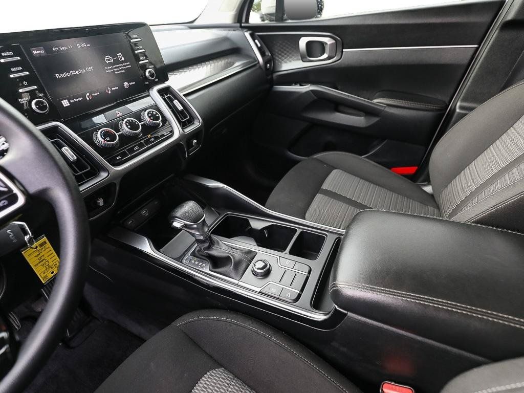 Used 2023 Kia Sorento LX FWD image 20