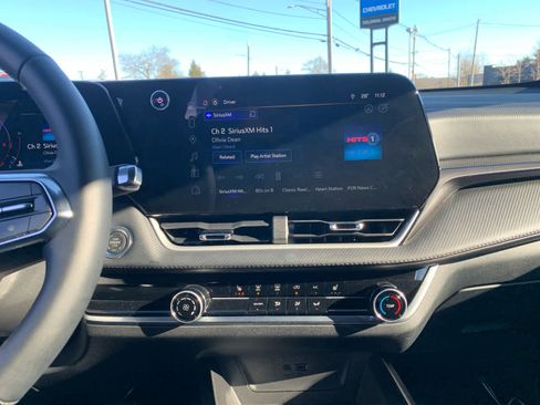 New 2025 Chevrolet Equinox LT w/ Midnight Edition image 25