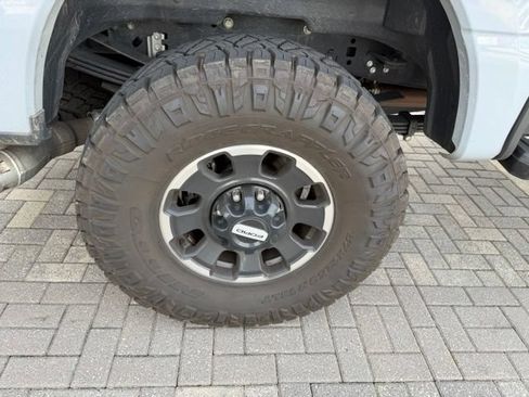 Used 2025 Ford F250 Platinum w/ Tremor Off-Road Package AWD/4WD image 5