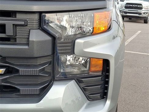 Used 2025 Chevrolet Silverado 1500 Custom image 9