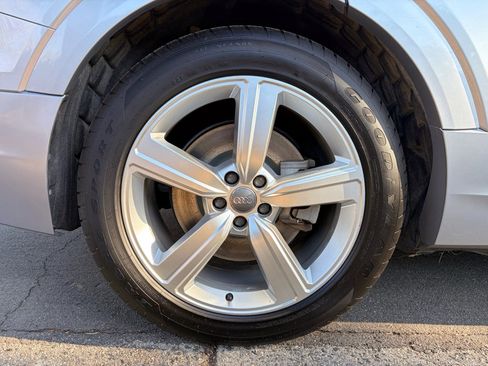 Used 2019 Audi e-tron Premium Plus image 35