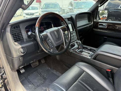 Used 2016 Lincoln Navigator Reserve AWD/4WD image 18