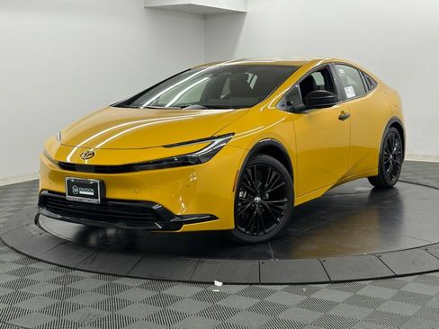 New 2027 Toyota Prius FWD image 2