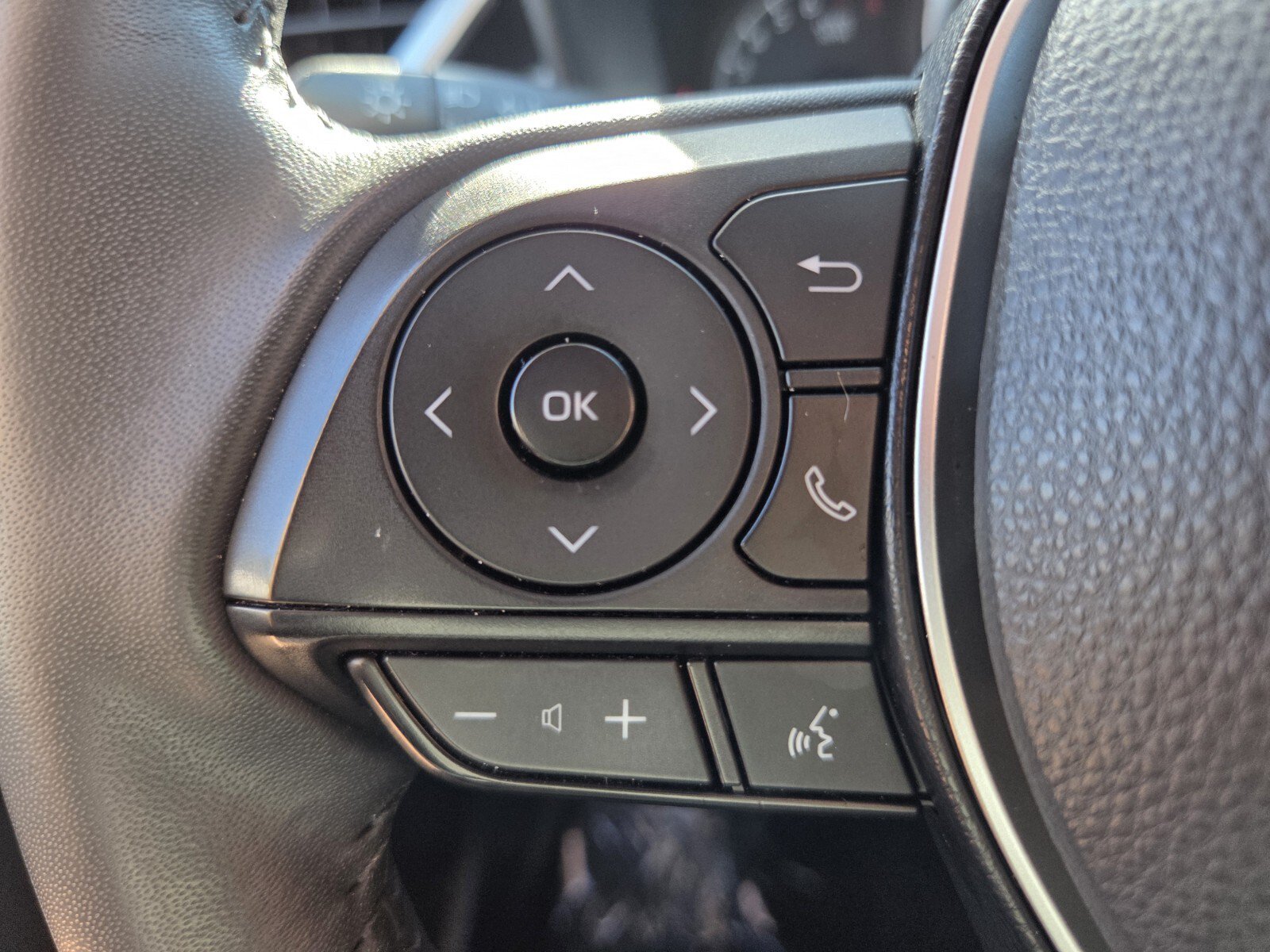 Used 2020 Toyota Corolla SE FWD image 25