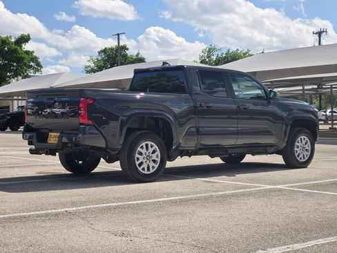 Used 2025 Toyota Tacoma SR5 AWD/4WD image 4