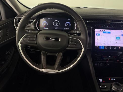 Certified 2023 Jeep Grand Cherokee Limited w/ Black Appearance Package AWD/4WD image 13